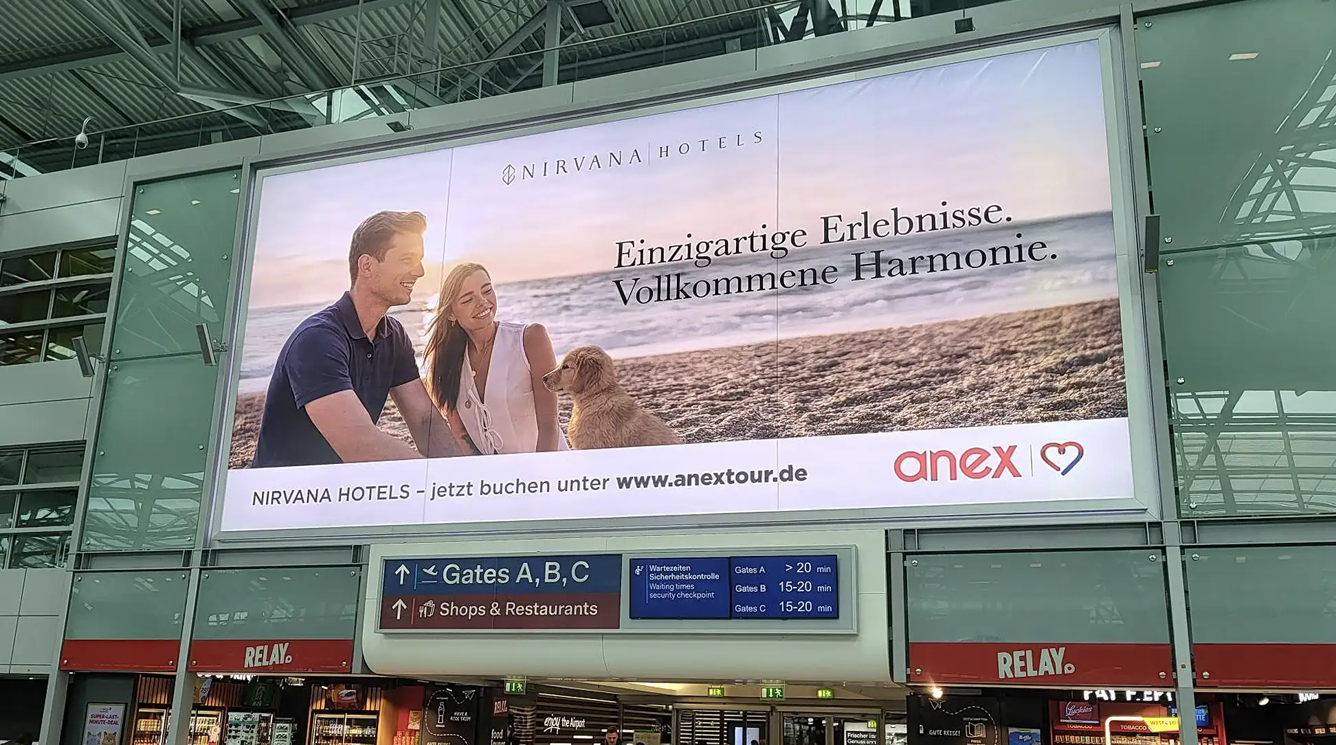 grosses werbebanner flughafen düsseldorf